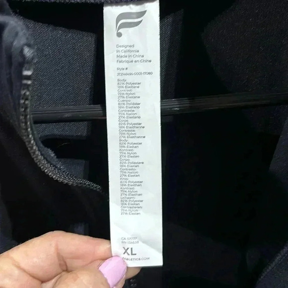Fabletics Jacket,Hip pockets,thumb holes,hidden mesh back w/media pocket - Picture 13 of 15
